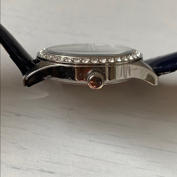 3 strap Guess watch - Picture 9 of 12